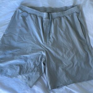 Alo light grey shorts underlining XL WORN ONCE